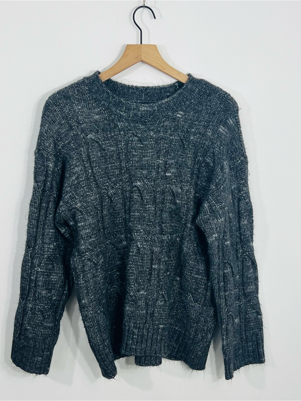 American Eagle Gray Cable Knit Crew Neck Pullover Sweater Long Sleeve Size M